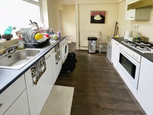 Kitche- click for photo gallery